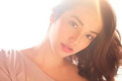 Velove Vexia Raih Penghargaan Indonesia\s Beautiful Women 2018