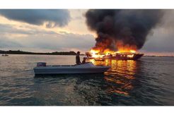 Kapal Yatch Hangus Terbakar Lalu Tenggelam di Perairan Batam