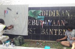 Dihadiahi 2 Helai Serbet, Pegiat Seni Banten: Ini Pelecehan