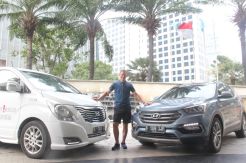 Keliling Jakarta, Teddy Sheringham Terpukau Hyundai H-1-Santa Fe
