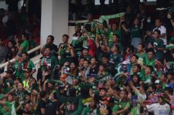 Persebaya vs Arema FC, Panas di Luar Dingin di Dalam