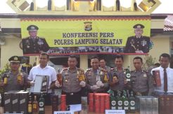 Ribuan Miras Impor Senilai Rp7,5 Miliar Disita dari Pelabuhan Bakauheni