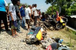 Dihantam Kereta Api Barang, Suami Istri di Sragen Meregang Nyawa