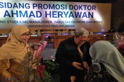 Aher Sukses Raih Gelar Doktor dengan Predikat Cumlaude
