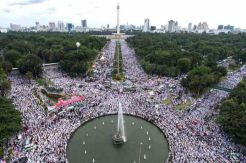 Aksi 115, Diawali Salat Subuh hingga Salat Jumat Berjamaah di Monas