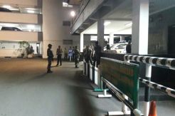 Seorang Pemotor Mencoba Tabrakkan Diri ke Mabes TNI AD