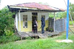 Rekam Kantor Polsek dengan Handphone, Pria Bersajam Diamankan