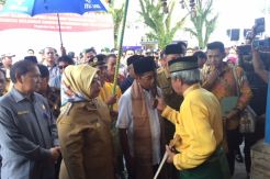 Mensos Pulangkan Puluhan PSK di Kotawaringin Barat Naik Kapal Laut