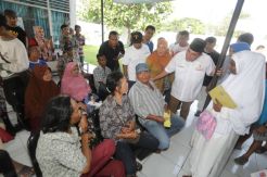 Edy Kasihan Lihat Warga Antre Berobat di Puskesmas