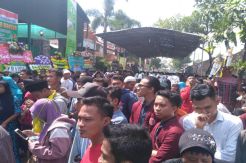Ribuan Warga Melayat di Rumah Duka Enthus Susmono