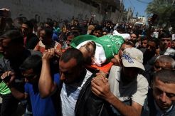 Israel Bantai Demonstran...