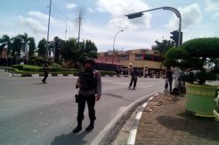 Buntut Penyerangan Polda Riau, Polisi Geledah Sejumlah Rumah di Dumai