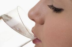 Apakah Minum Sambil...