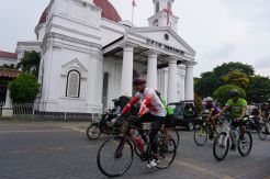 Ngabuburit, Ganjar Gowes Berkeliling Kota Semarang