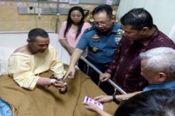 Material Bom Sudah Diangkat, Tangan Kanan Yesaya Kini Dapat Memainkan Ponsel