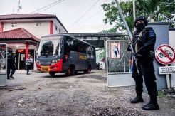 Dikawal Ketat, Tahanan Teroris Nusakambangan Tiba di Rutan Gunung Sindur