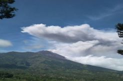 Basarnas Jateng Kirim Personel Bantu Evakuasi Warga di Lereng Merapi