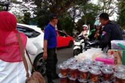 Kartini Perindo Bagikan 600 Paket Takjil di Semarang