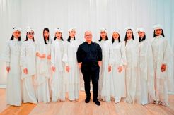 Koleksi Ramadhan Itang Yunasz lewat Keindahan Surga Indonesia