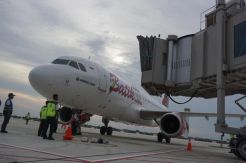 Untuk Pertama Kalinya, Bandara Kertajati Didarati Pesawat Komersial