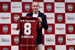 Diperkenalkan Vissel Kobe, Iniesta Penuh Senyum