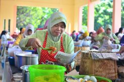 Bukber Besok Warga Lamongan Serbu 15.000 Pincuk Sego Boronan