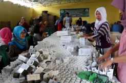 KPU dan Bawaslu Jabar Tinjau Pembuatan Tinta di Kuningan