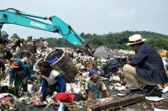 Ridwan Kamil Siap Kaji Ulang Tata Lingkungan TPA Galuga