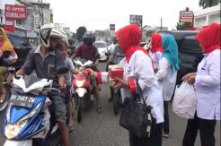 Takjil dari Kartini Perindo Jambi Disambut Antusias Warga