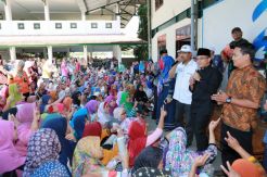 Berjumpa Ratusan Perempuan, Gus Ipul Sodorkan Nutrisi Makmur