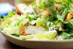 Yuk, Santap Sahur Tanpa Nasi dengan Salad Ayam Goreng