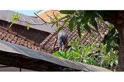 Bobol Atap Kamar Mandi,...