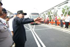 Pemudik Sudah Bisa Lintasi Jembatan Widang Lamongan - Tuban