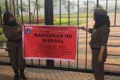 Melanggar Perda, Satpol PP Segel Sejumlah Bangunan di Pulau D
