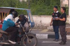 Hanya 20 Menit, Takjil yang Dibagikan IWO-ACT Ludes