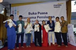 Bank Mantap Beri Bingkisan Kepada 14.400 Pensiunan Senilai Rp1 Miliar