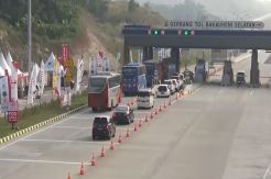 Ribuan Pemudik asal...