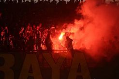 Suporter Kerap Sulut Kembang Api, Rp300 Juta Menguap Lagi dari Kas Persebaya
