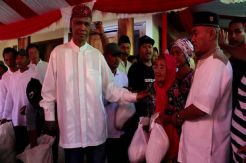Hercules Bagikan Zakat...