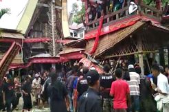 Tragis, Samen Tewas Tertimpa Peti Jenazah sang Ibu