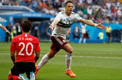 Chicharito Menuai Pujian Setelah Cetak Tiga Rekor di Rostov