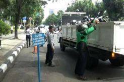 Mangkal di Balai Kota, Belasan Ojek Online dan Drivernya Diangkut