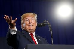 Trump Kecam Restoran...
