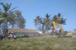 Pembersihan Area Bandara Kulonprogo Dikawal Aparat, Warga Pasrah