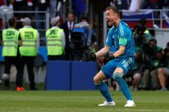 Tepis Dua Algojo Spanyol, Akinfeev: Terima kasih Tuhan!