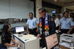 Imigrasi Diingatkan Jangan Mengancam dan Minta Suap Warga Asing