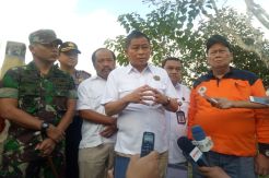 Kunjungi Pos Pengamatan, Jonan Disambut Erupsi Gunung Agung