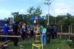 Satpol PP Tertibkan Lapak PKL di Bundaran Pangkalan Lima