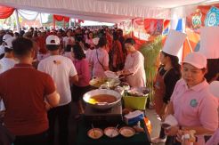 Peserta Harganas Penasaran dengan Rasa Bubur Manado