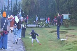 Serunya Berburu \Salju\ di Dataran Tinggi Dieng